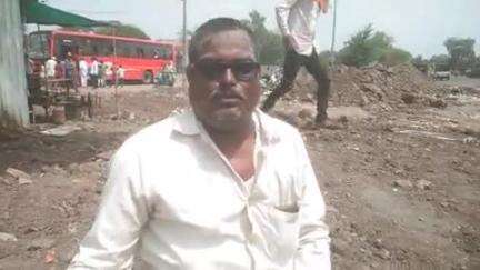 मालेगाव: नवीन बस स्थानक येथील अतिक्रमण हटवल्याने आमच्यावर उपासमारीची वेळ: अपंग पानपट्टी धारक अरुण तायडे