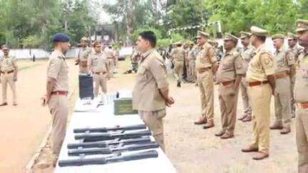 ललितपुर: पुलिस लाइन ग्राउंड में पुलिस अधीक्षक के नेतृत्व में आकस्मिक परिस्थितियों एवं दंगा नियंत्रण हेतु कराया गया मॉक ड्रिल