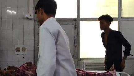 महोबा: महोबा के बैंदो गांव में सड़क किनारे खड़ी महिला को तेज रफ्तार बाइक सवार ने मारी जोरदार टक्कर, महिला गंभीर रूप से घायल
