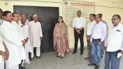 बुलंदशहर: जिलाधिकारी ने तहसील सदर परिसर में बने ईवीएम वेयरहाउस का किया निरीक्षण