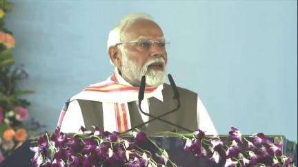 सोननगर और अंडाल के बीच मल्टी ट्रैकिंग का काम चल रहा है। जिससे ट्रेनों का आना-जाना तेज होगा। हम पुरानी समस्याओं को भी दूर कर रहे हैं और रेलवे का आधुनिकीरण भी कर रहे हैः माननीय प्रधानमंत्री श्री #narendramodi 
#RailInfra4Bihar
#railminindia