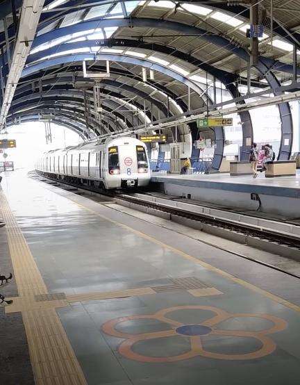 मेट्रो की किस कोच में है सबसे कम भीड़, अब प्लेटफॉर्म पर खड़े होकर भी पता कर पाएंगे यात्री