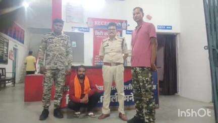 धारदार हथियार लहराकर दहशत फैला रहा युवक, मनेंद्रगढ़ पुलिस ने किया गिरफ्तार