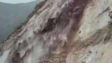 NH707 शिलाई उत्तरी के समीप भारी भूस्खलन, टला एक बड़ा हादसा