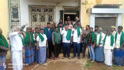 ಚಾಮರಾಜನಗರ: ರೈತರಿಗೆ ಬ್ಯಾಂಕ್ ಗಳು ಕಿರುಕುಳ ನೀಡುತ್ತಿದ್ದಾರೆ ಎಂದು  : ನಗರದಲ್ಲಿ ರೈತರಿಂದ ಪ್ರತಿಭಟನೆ  #localissue