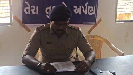 જંબુસર: જંબુસર પોલીસ સ્ટેશન ખાતે તેરા તુજકો અર્પણ કાર્યક્રમ યોજાયો