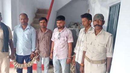 पुपरी: भिट्ठा मोर चेक पोस्ट पर पुपरी पुलिस ने नशे में जा रहे चार लोगों को किया गिरफ्तार