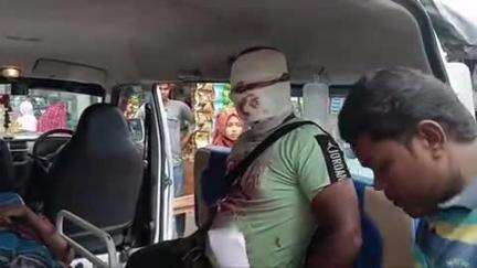 দেগঙ্গা: দেগঙ্গায় মোটরবাইক ও যাত্রীবাহী অটোর মুখোমুখি সংঘর্ষে আহত চার জন,