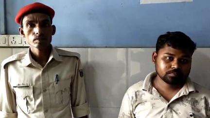 पूसा: कैजिया गांव के एक युवक को महिला थाने की पुलिस ने पारिवारिक विवाद में घर से किया गिरफ्तार