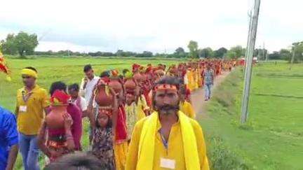 खड़गपुर: उच्च विद्यालय खैरा के समीप अखंड राम धुन के लिए पंच वदन स्थान खड़गपुर से निकाली गई 114 कलश शोभा यात्रा
