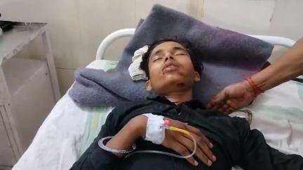 भिंड नगर: मढेयन गाँव के पास अज्ञात वाहन ने बाइक को टक्कर मारी, बाइक सवार युवक घायल
