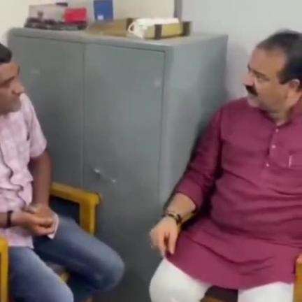 રાજકોટ: વોર્ડ નંબર બેના વિસ્તારમાં સર્જાતા વારંવાર લાઈટના ધાંધિયાને લઈને સ્ટેન્ડિંગ કમિટી ચેરમેન પીજીવીસીએલ કચેરીએ પહોંચ્યા
