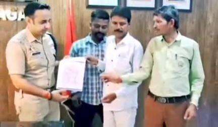 नौगढ़: आजाद अधिकार सेना के लोगों ने अपनी कई मांगों को लेकर पुलिस अधीक्षक कार्यालय पर ज्ञापन दिया