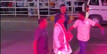 पटना ग्रामीण: विजय कुमार सिन्हा के साथ हुआ खेला, उपमुख्यमंत्री DM की गाड़ी से और DM, SSP भागे-भागे पहुंचे 3 स्ट्रैंड रोड