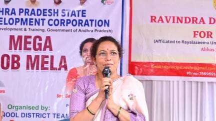 పాణ్యం: కల్లూరులో యువతి,యువతకు ఉద్యోగ మేళా కార్యక్రమంలో పాల్గొన్న, MLA గౌరు చరిత రెడ్డి