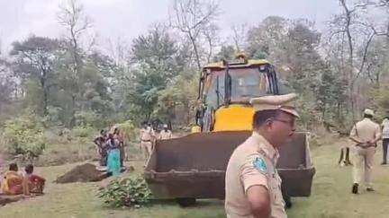 ఖానాపూర్: గత 40 ఏళ్లుగ సాగు చేస్తున్న భూములను రైతుల వద్ద నుండి లాక్కోవడం సరికాదని రైతులు ఆందోళన వ్యక్తం #localissue