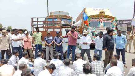 राहुरी: देवळालीतील पोस्कोसह ॲट्रॉसिटी गुन्ह्यातील आरोपींना अटक करण्याच्या मागणीसाठी फॅक्टरीत एकलव्य संघटनेचा रास्तारोको