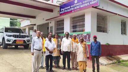 କୋରାପୁଟ ସହର: ବିଲାପୁଟ ନୂତନ ଜଗନ୍ନାଥ ମନ୍ଦିରରେ ପ୍ରଥମ ରଥ ଯାତ୍ରାରେ ଯୋଗ ଦେବାକୁ ଜିଲ୍ଲାପାଳଙ୍କ କାର୍ଯ୍ୟାଳୟ ଠାରେ ନିମନ୍ତ୍ରଣ କଲେ ମନ୍ଦିର କମିଟି