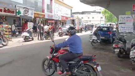 ભરૂચ: કોલેજ રોડ ઉપર નો પાર્કિંગ જોનમાં વાહનો પાર્ક કરવામાં આવતા તંત્ર દ્વારા કાર્યવાહી કરવામાં આવે તેવી માંગ #jansamasya