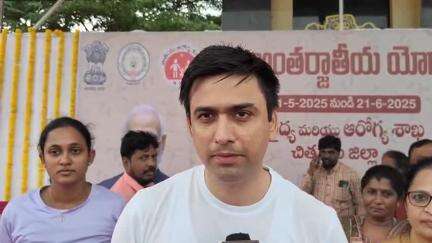 యోగా చేస్తే ఎలాంటి మెడికల్ ఖర్చు ఉండదు: జిల్లా కలెక్టర్ సుమిత్‌ కుమార్‌