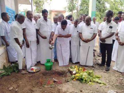 பாப்பிரெட்டிபட்டி: புளியம்பட்டி ஊராட்சியில் ஊராட்சி மன்ற அலுவலக கட்டிட கட்டுமான பணிக்கு பூமி பூஜை செய்து வைத்த கோவிந்தசாமி MLA