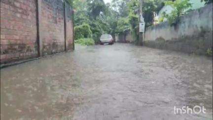 গুৱাহাটী: এজাক বৰষুণত ডুব গল সাতগাঁও আৰক্ষী থানা, বৰষুণৰ ফলত নষ্ট হৈছে থানাৰ নথি-পত্ৰ