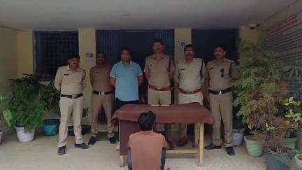 छतरपुर नगर: देरी रोड पर ज्वेलरी की दुकान में चोरी करने वाले आरोपी गिरफ्तार, थाना प्रभारी ने दी जानकारी