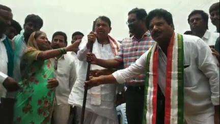 వర్ని: ఇండ్ల మంజూరుకు ఎవరికీ డబ్బులు ఇవ్వవద్దు;  హంగార్గ లో బాన్సువాడ ఎమ్మెల్యే శ్రీనివాస్ రెడ్డి