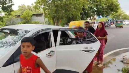 বিশালগড়: নবজাতক শিশুর বাড়ি  যেতে বাধা,বন্যার জলে নিচে রাউৎখলা সড়ক