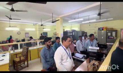 कुडाळ: विद्युत वितरण कंपनीच्या कुडाळ येथील अधीक्षक अभियंता कार्यालयाच्या नियंत्रण कक्षाला पालकमंत्री नितेश राणे यांची भेट