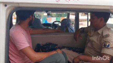 नरहट: नरहट थाना क्षेत्र के एक गांव में लड़की के साथ छेड़खानी के मामले में पुलिस ने एक युवक को अपनी कस्टडी में लिया