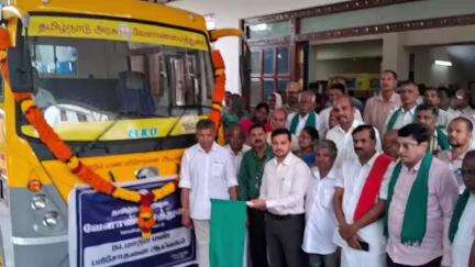 கோவை தெற்கு: ஆட்சியர் அலுவலகத்தில் விவசாயிகளுக்காக  நடமாடும் மண் பரிசோதனை ஆய்வக வாகனத்தை  ஆட்சியர் துவக்கி வைத்தார்