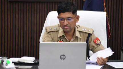 ललितपुर: पुलिस अधीक्षक ललितपुर ने गूगल मीटिंग के माध्यम से अधिकारियों को दिए आवश्यक निर्देश