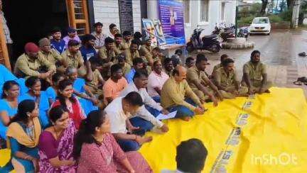 ತೀರ್ಥಹಳ್ಳಿ: ಪಟ್ಟಣದಲ್ಲಿ ವಿವಿಧ ಬೇಡಿಕೆ ಈಡೇರಿಸುವಂತೆ ಒತ್ತಾಯಿಸಿ ಪೌರಕಾರ್ಮಿಕರ ಪ್ರತಿಭಟನೆ