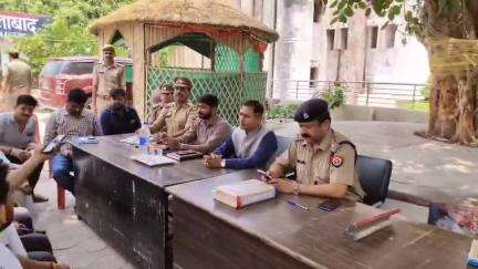 रसूलाबाद: रसूलाबाद कोतवाली परिसर में आगामी त्योहार बकरीद को लेकर पीस कमेटी की बैठक एसडीएम व सीओ की अध्यक्षता में आयोजित हुई
