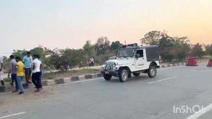 डुमरांव: ढकाइच चट्टी के पास दो पिकअप वाहनों की टक्कर, प्राथमिकी दर्ज, जांच शुरू