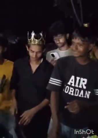 नकुड: लखनोती में जन्मदिन पर चाकू की बजाय तलवार से केक काटने का वीडियो हुआ वायरल, जांच में जुटी पुलिस