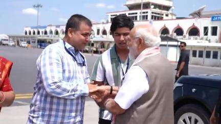 #प्रधानमंत्री श्री #NarendraModi ने #पटना एयरपोर्ट पर युवा #क्रिकेट खिलाडी वैभव सूर्यवंशी और उनके परिवार से मुलाकात की।