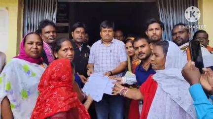 कसडोल: कसडोल नगर के वार्ड 2 के पार्षद और नगरवासियों ने घास भूमि को आबादी घोषित कर पट्टा की मांग को लेकर SDM को दिया ज्ञापन