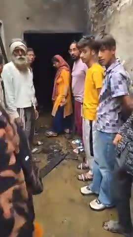 सिरसा: शहर के गऊशाला मोहल्ला स्थित एक घर में आग लगने से घर का सामान जलकर खाक