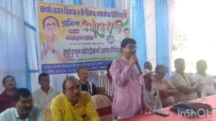 বনগাঁ: আজ বনগাঁ সুতি বস্ত্র হাট প্রাঙ্গণে  বনগাঁ, ভ্যান রিকশা ও ই রিক্সা ওয়াকার্স ইউনিয়নের শ্রমিক সমাবেশের আয়োজন করা হয় ৷
