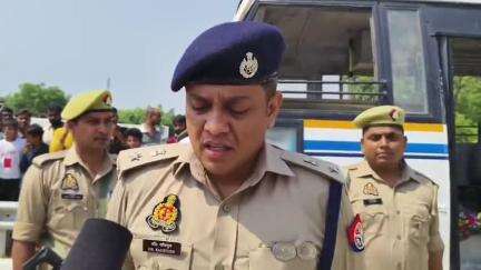 जौनपुर : नौपेड़वा बस हादसे पर एसपी डॉ. कौस्तुभ की बाइट -