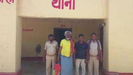 बैरिया: श्रीनगर थाना पुलिस ने कोहड़ा बैगही से पति-पत्नी समेत चार को किया गिरफ्तार, न्यायिक हिरासत में भेजा