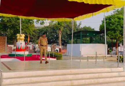 शाहजहांपुर: पुलिस अधीक्षक ने रिजर्व पुलिस लाइन में शुक्रवार की साप्ताहिक परेड की सलामी ली और परेड का निरीक्षण किया