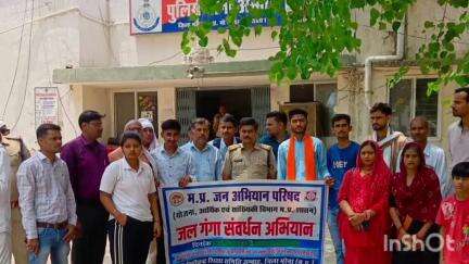 अंबाह: बीएसडब्लू और एमएसडब्लू छात्रों ने अंबाह थाने का शैक्षणिक भ्रमण किया