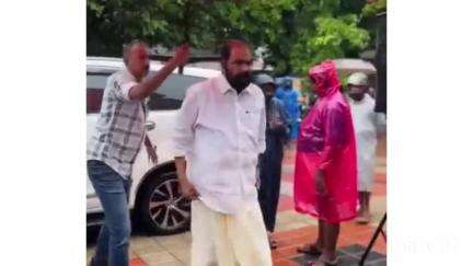 തിരുവനന്തപുരം: സി.ഐ.ടി.യു സ്ഥാപക ദിനത്തിന്റെ ഭാഗമായി എസ്.എം.വി സ്കൂളിൽ സംഘടിപ്പിച്ച ശുചീകരണ പ്രവർത്തനം മന്ത്രി ശിവൻകുട്ടി ഉദ്ഘാടനം ചെയ്തു