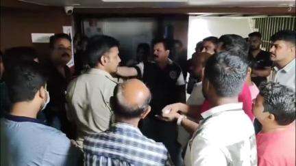 इंदौर: पलासिया में इलाज के दौरान नवजात की मौत, परिजनों ने लापरवाही का आरोप लगाकर किया हंगामा