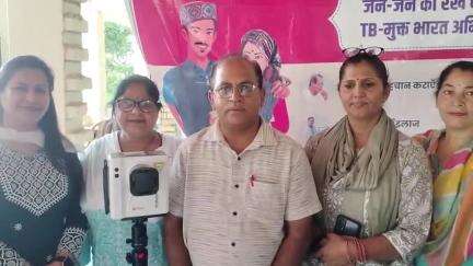 हमीरपुर: ग्राम पंचायत दडूही में टीबी सुपरवाइजर जीवन कुमार ने 113 लोगों के स्वास्थ्य की की जांच