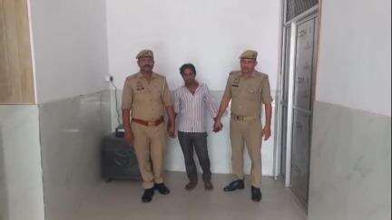अमरोहा: अमरोहा नगर कोतवाली पुलिस ने जालसाजी के एक आरोपी को गिरफ्तार कर न्यायालय के समक्ष पेश किया