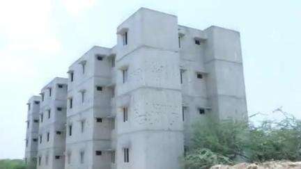 రాప్తాడు: చిన్మయ నగర్ వద్ద ప్రభుత్వం టిట్కో ఇళ్ల  నిర్మాణం పూర్తి చేసి లబ్ధిదారులకు  ఇవ్వాలని డిమాండ్ చేశారు #localissu